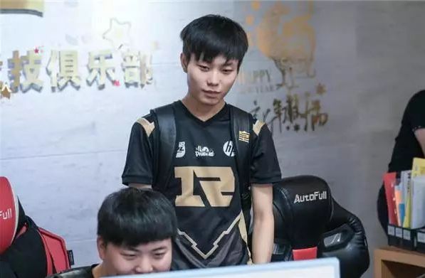 她的离开虽